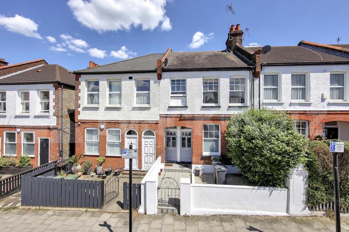 Bright & airy first floor period conversion with extra study room. Lyham Road, Clapham Park